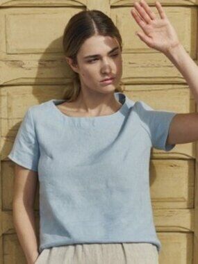 Not Perfect Linen Hamburg Fitted Top in Swedish Blue, Size L, EUC